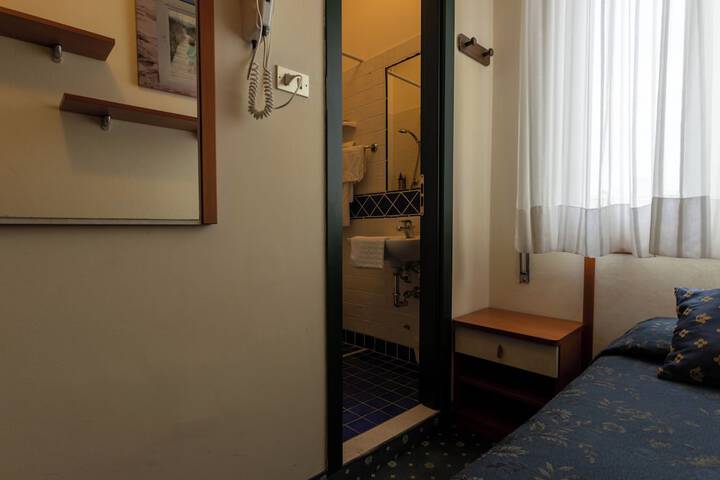 Room 19 of 42