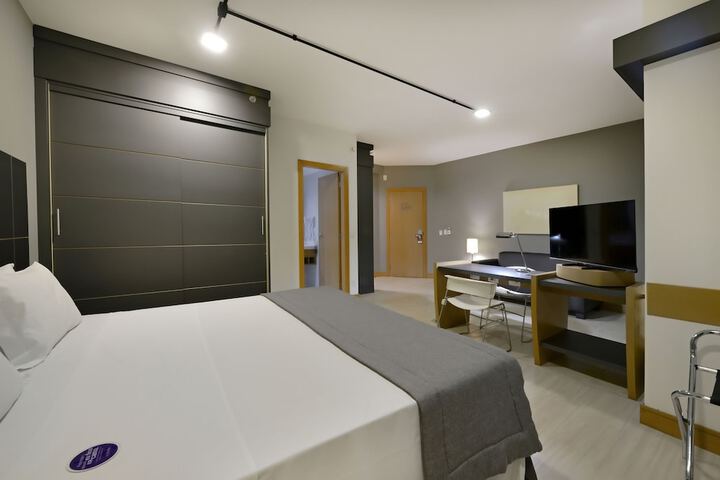Room 6 of 96