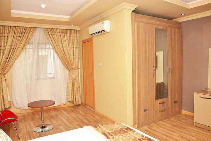 Room 19 of 39