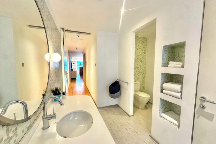 Room 43 of 60