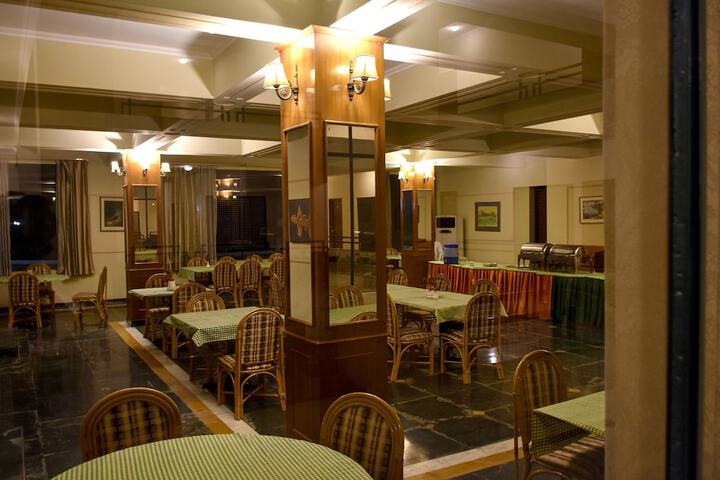 Dining 46 of 66
