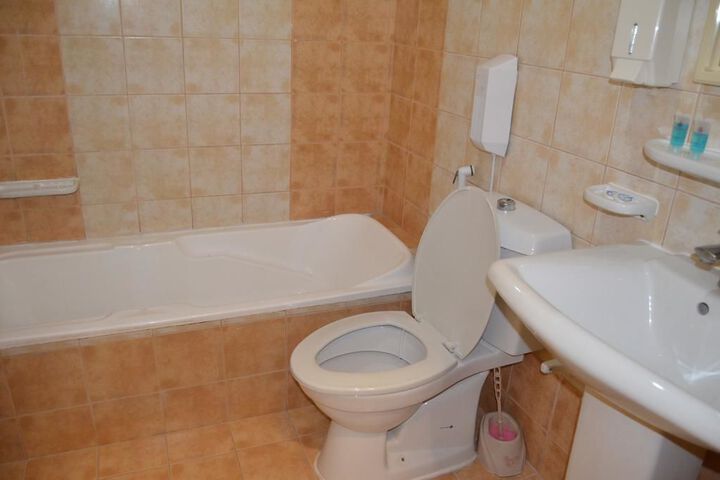 Room 2 of 25