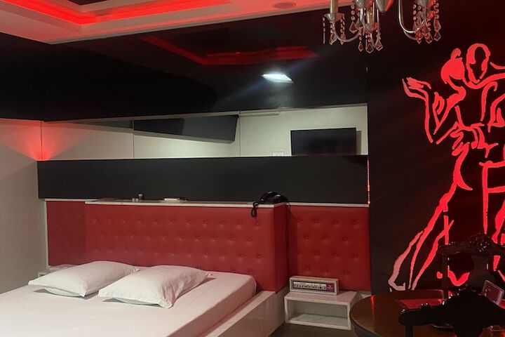 Room 9 of 23