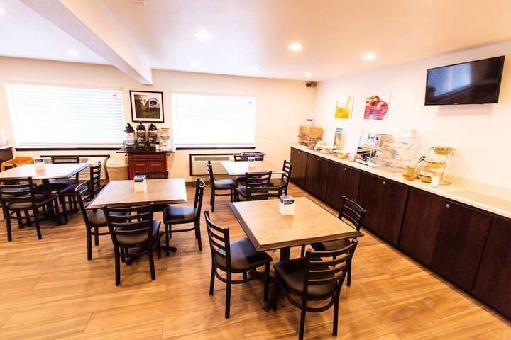 Breakfast/Coffee Service 50 of 61