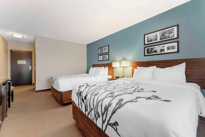Quadruple Accessible Queen Size Bed (8 of 12)