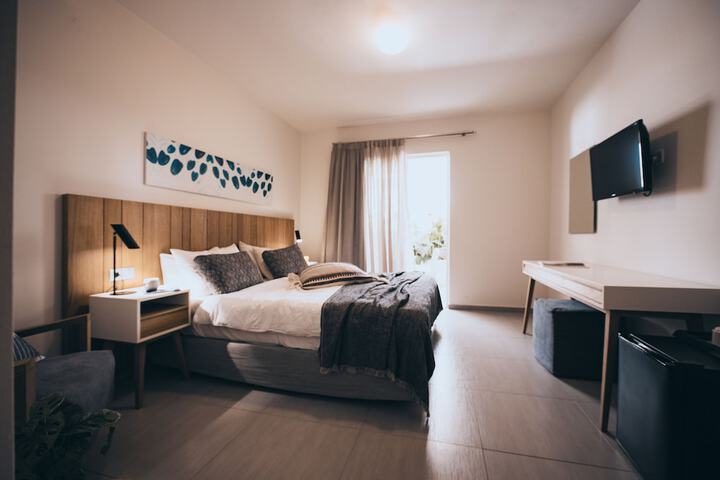 Room 11 of 48