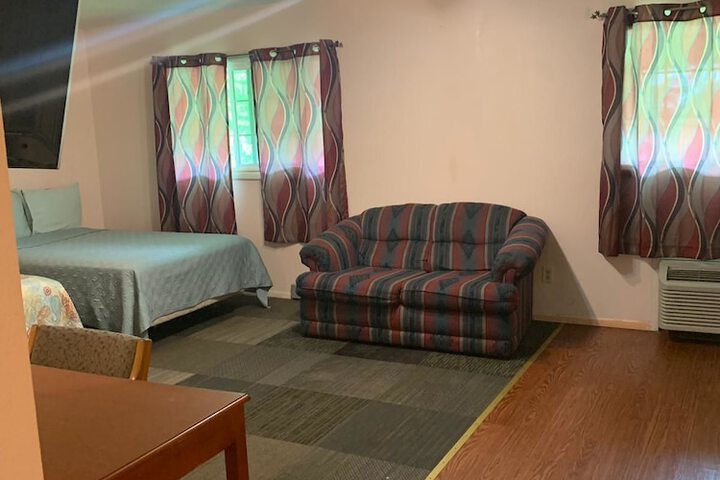 Lounge 10 of 11
