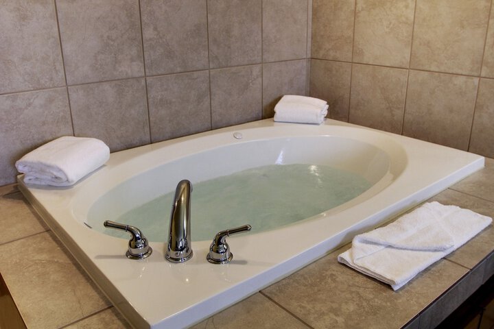Hot Tub 23 of 35