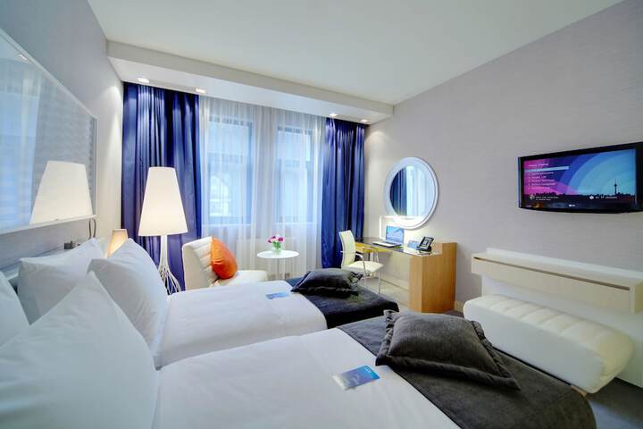 Room 13 of 186