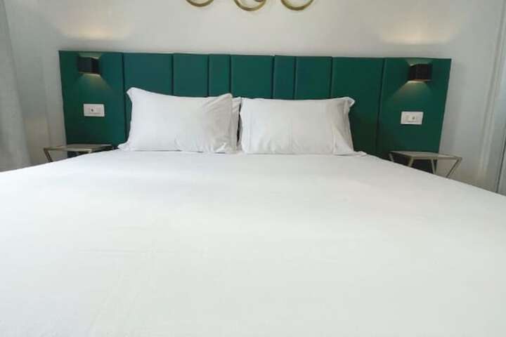 Room 9 of 28