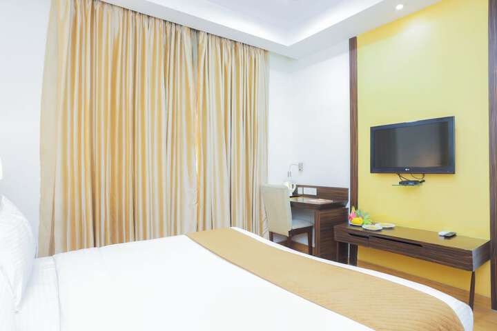 Room 10 of 80