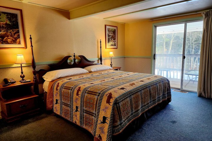 Economy King Bed River View
