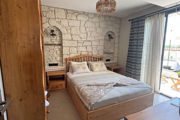 Room 2 of 41