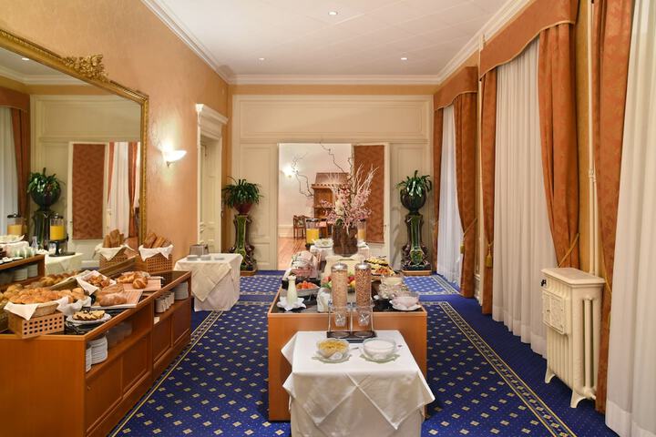 Dining 44 of 63