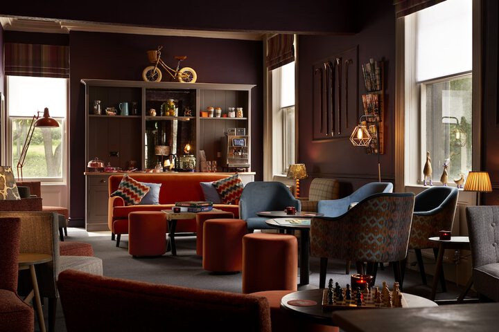 Lounge 52 of 60