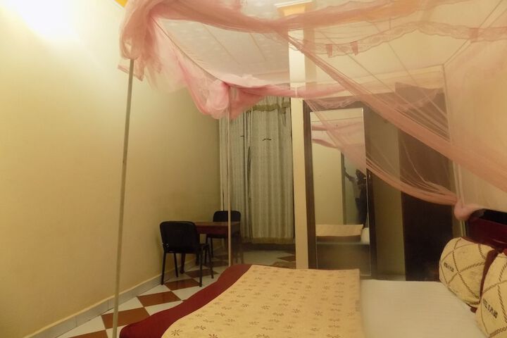 Room 27 of 37