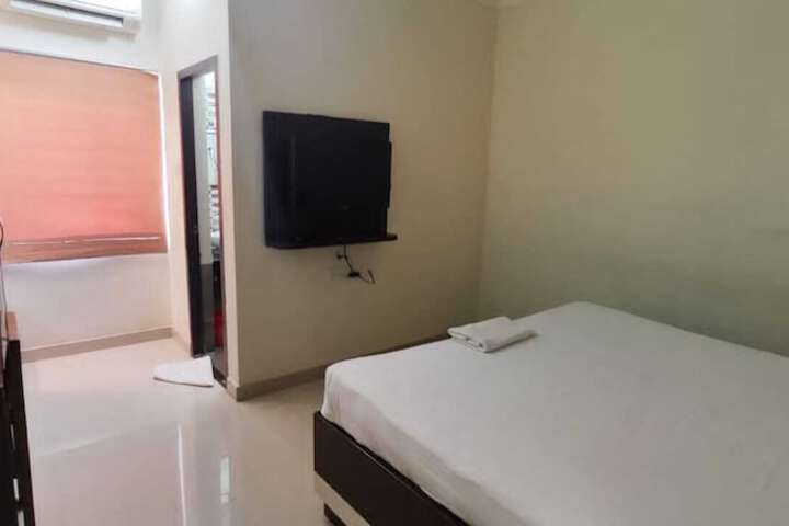 Room 3 of 9