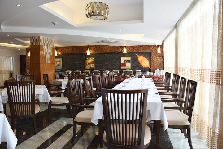 Dining 67 of 100