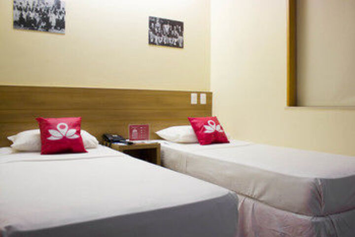 Room 13 of 32