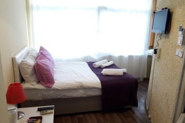 Room 7 of 26