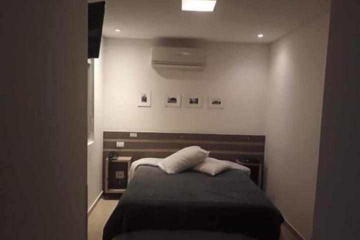 Room 6 of 11