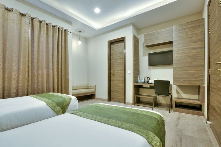 Room 28 of 46