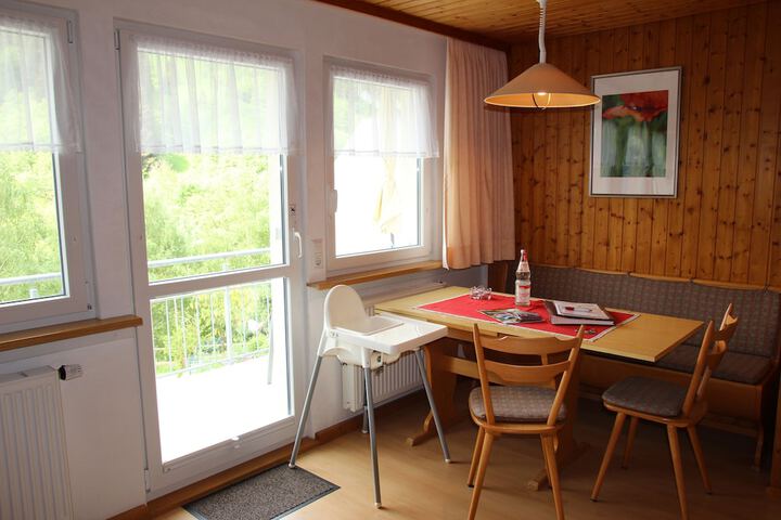 Room 28 of 86
