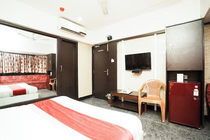 Room 13 of 27