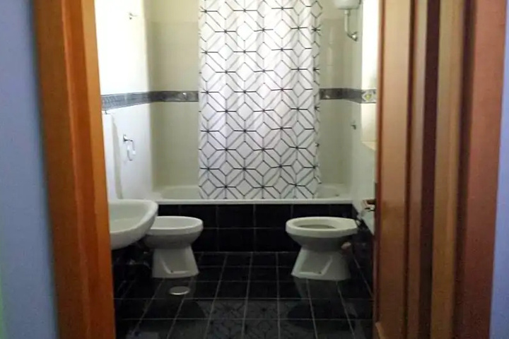 Room 4 of 10