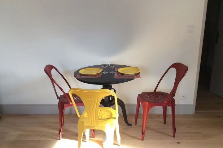 Room 8 of 10