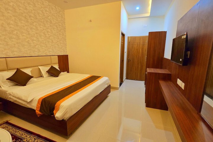 Room 5 of 24