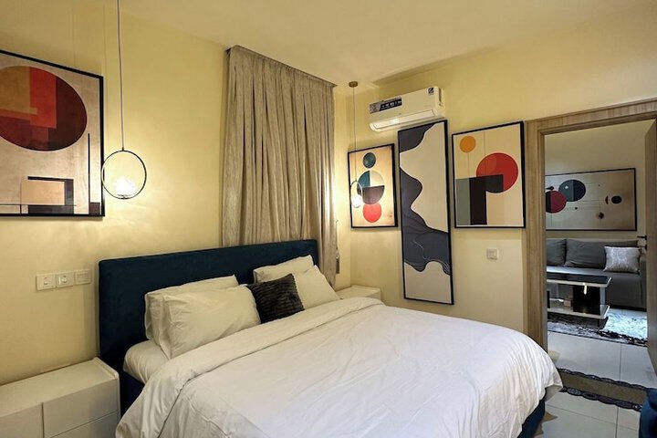 Room 8 of 22