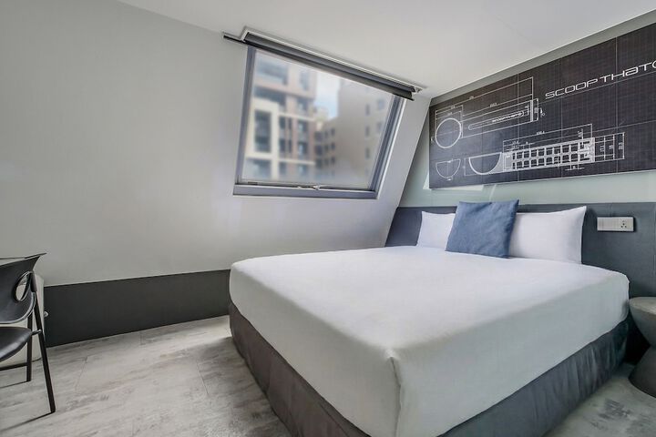 Room 44 of 122