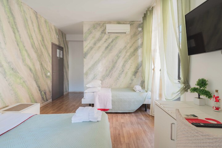 Room 47 of 80