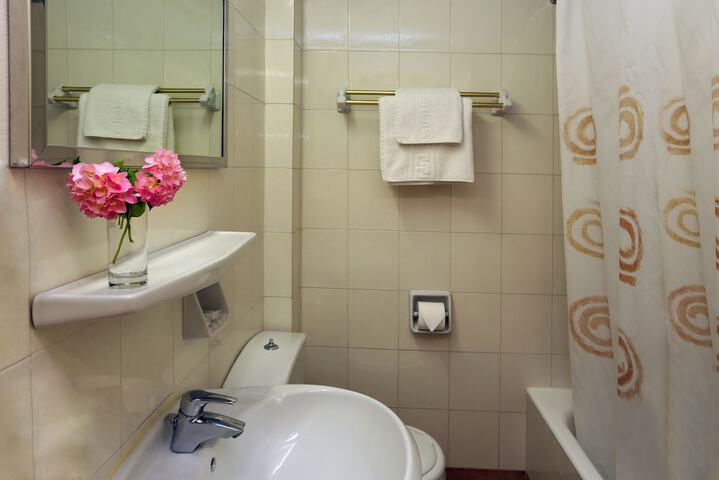 Room 11 of 24