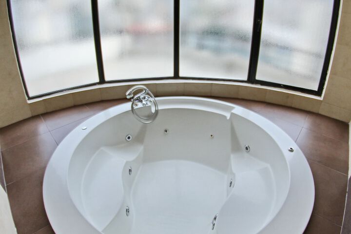 Hot Tub 37 of 64