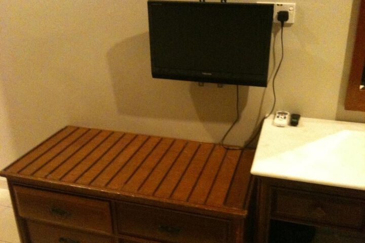 Room 12 of 34
