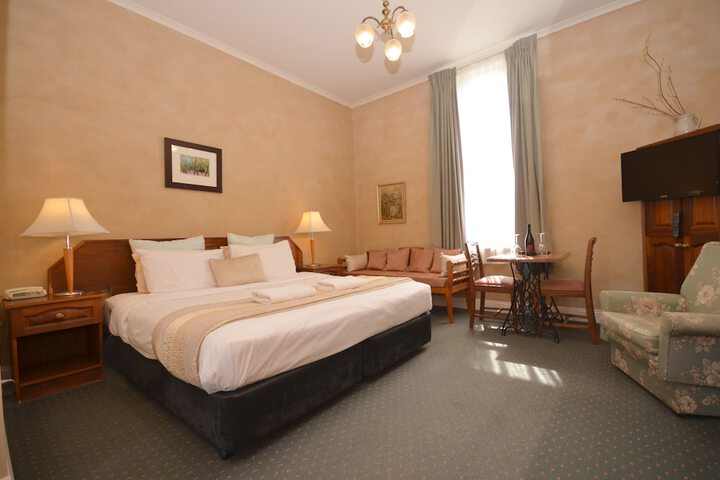 Room 19 of 37