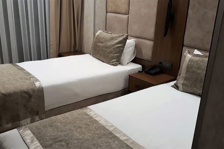 Room 5 of 18