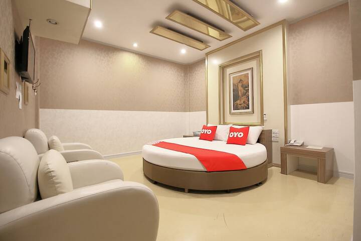 Room 13 of 33