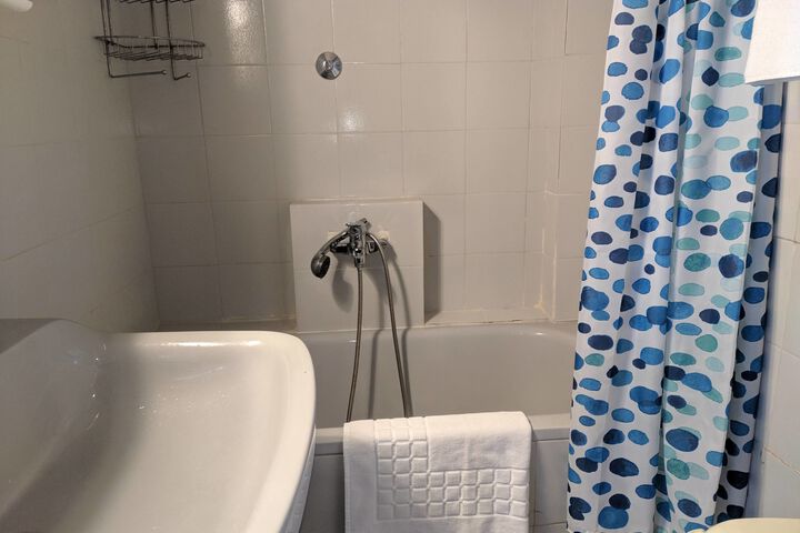Room 3 of 7