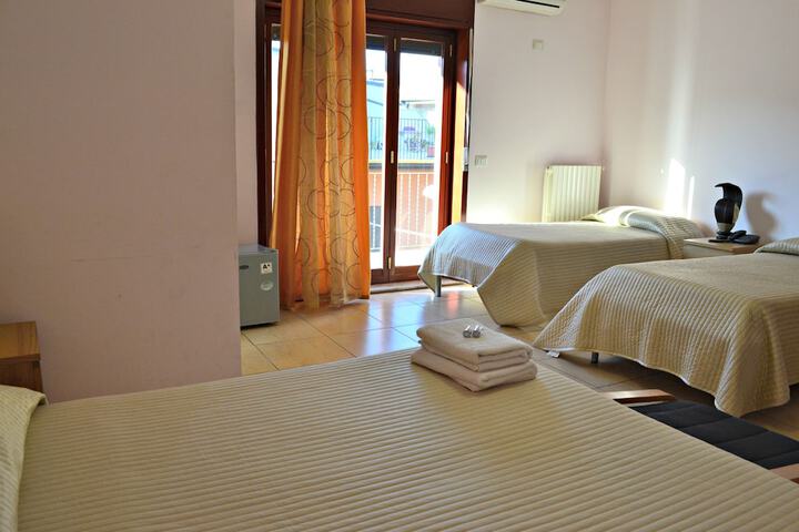 Room 4 of 25