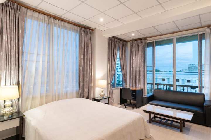 Room 10 of 19