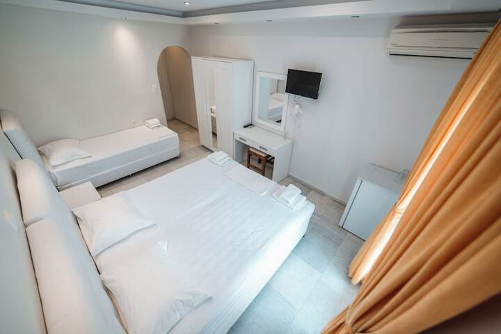 Room 13 of 32