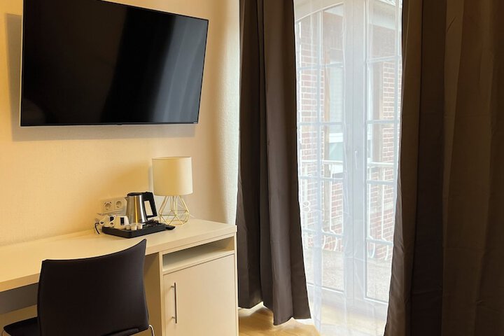Room 5 of 13
