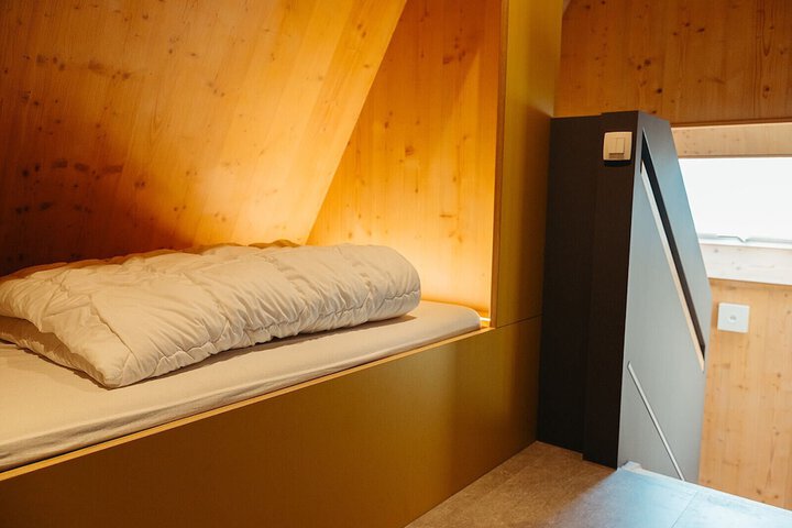 Room 14 of 80