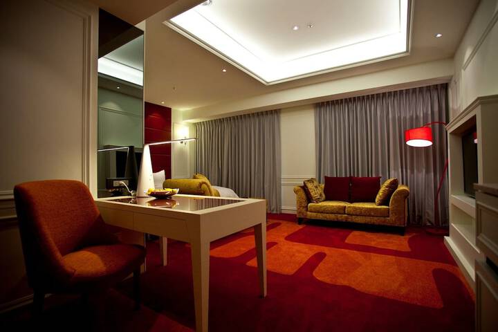 Room 19 of 48