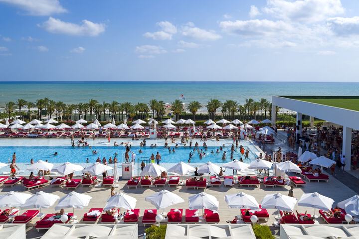 Hotel Pool