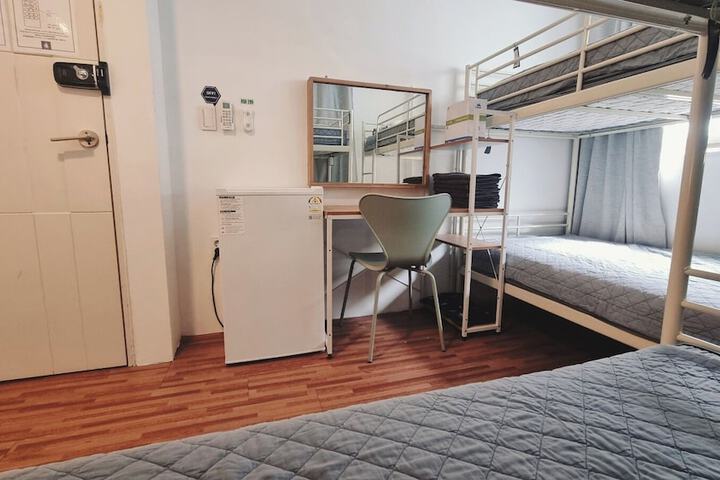 Room 30 of 80