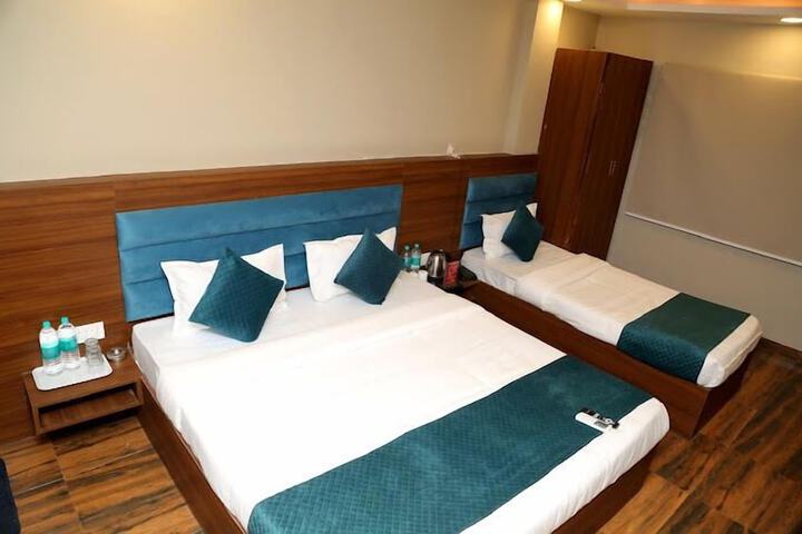 Room 2 of 8